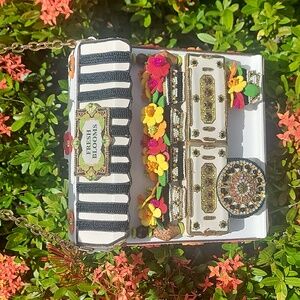 Mary frances fresh blooms floral crossbody bah handbag